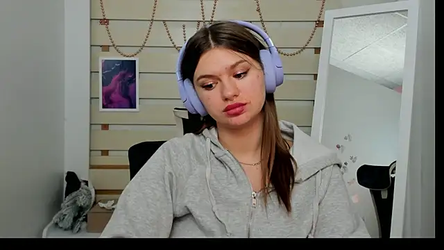 Josephine Kiss online show from 19, 1, 2025