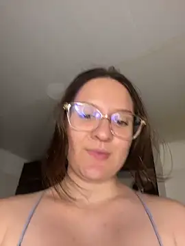 livgomez online show from 23, 2, 2025