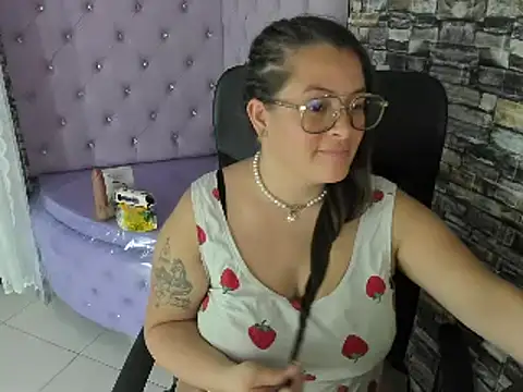 Snapshot of SaraThomso chatting on 14, 12, 2024 SaraThomso online show from 14, 12, 2024