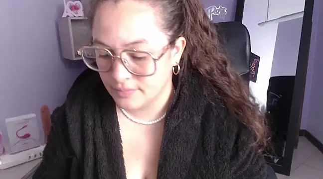 Snapshot of SaraThomso chatting on 30, 12, 2024 SaraThomso online show from 30, 12, 2024