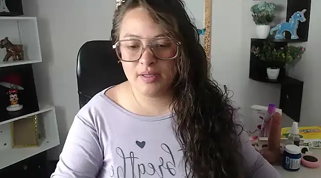 Snapshot of SaraThomso chatting on 4, 2, 2025 SaraThomso online show from 4, 2, 2025