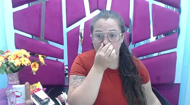 Snapshot of SaraThomso chatting on 5, 2, 2025 SaraThomso online show from 5, 2, 2025