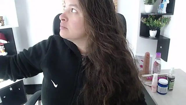 Snapshot of SaraThomso chatting on 7, 2, 2025 SaraThomso online show from 7, 2, 2025