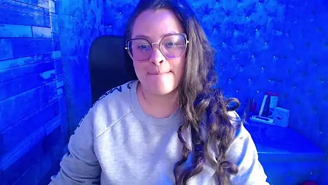 Snapshot of SaraThomso chatting on 18, 9, 2025 SaraThomso online show from 18, 9, 2025