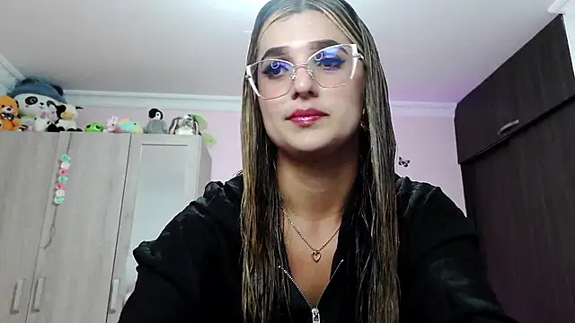 caroline jonson online show from 3, 1, 2025