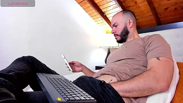 Tom Bailey online show from 19, 10, 2025