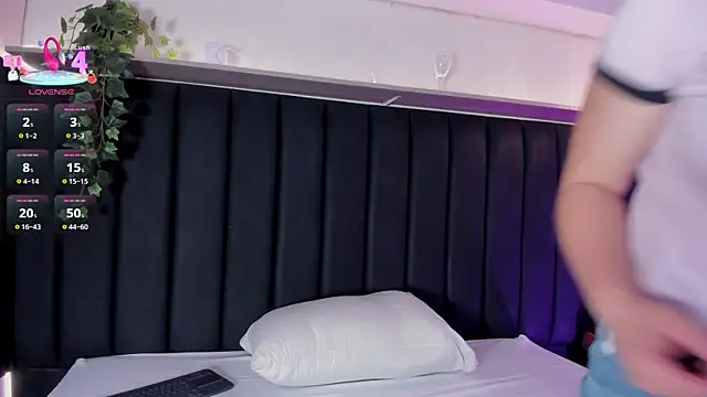 AllisonRoberts  online show from 14, 9, 2025