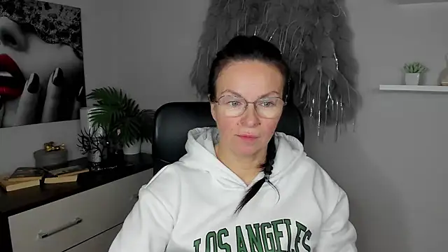 HelenLuxx online show from 27, 1, 2025