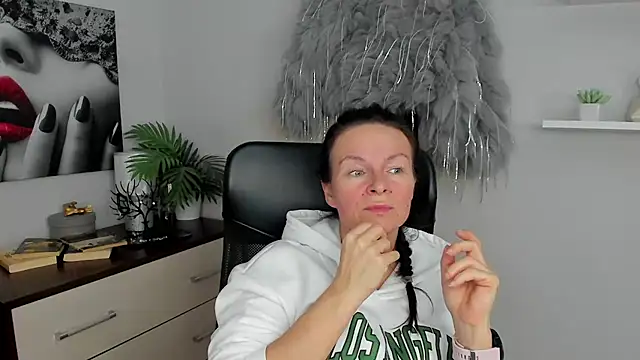 HelenLuxx online show from 27, 1, 2025