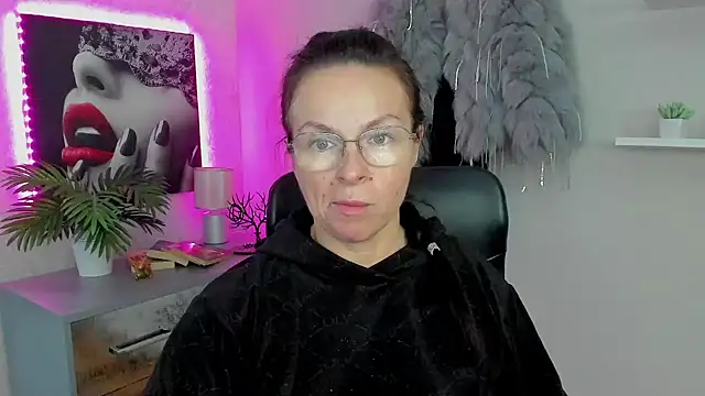 HelenLuxx online show from 30, 1, 2025