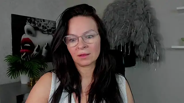 HelenLuxx online show from 7, 3, 2025