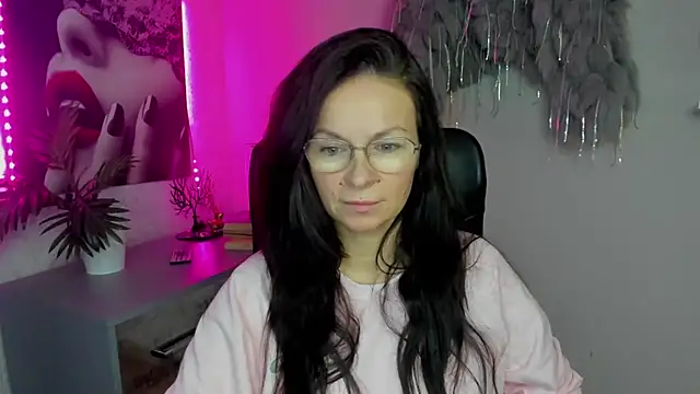 HelenLuxx online show from 19, 11, 2025