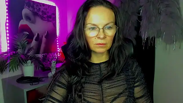 HelenLuxx online show from 15, 2, 2026