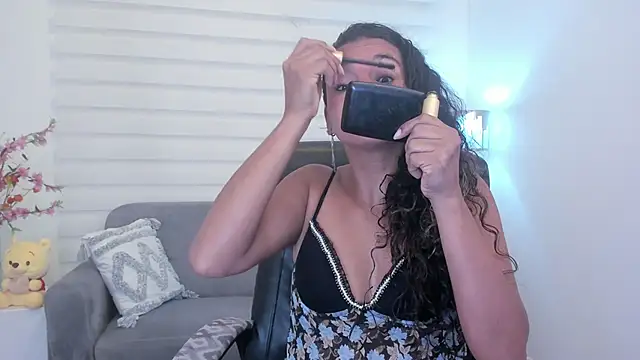 leslyflorez online show from 14, 12, 2024