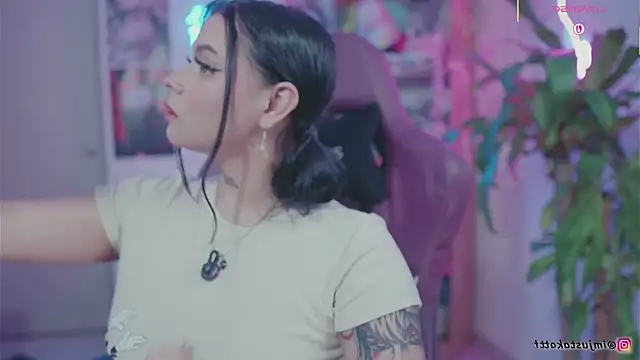 Snapshot of sensualkattt chatting on 10, 9, 2025 sensualkattt online show from 10, 9, 2025