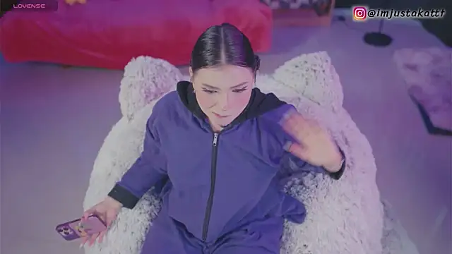 Snapshot of sensualkattt chatting on 6, 11, 2025 sensualkattt online show from 6, 11, 2025