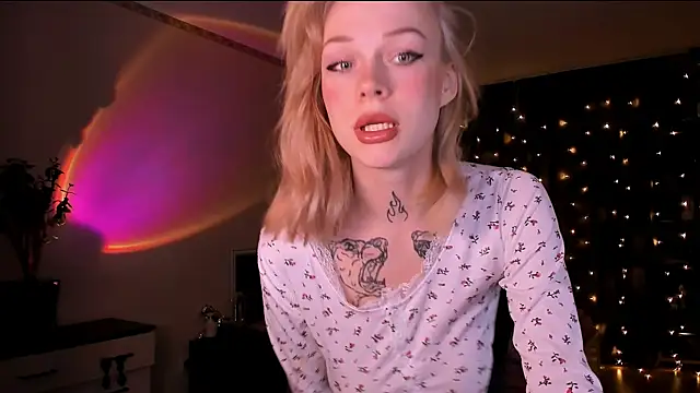 Snapshot of Polusladkoye chatting on 7, 2, 2026 Polusladkoye online show from 7, 2, 2026