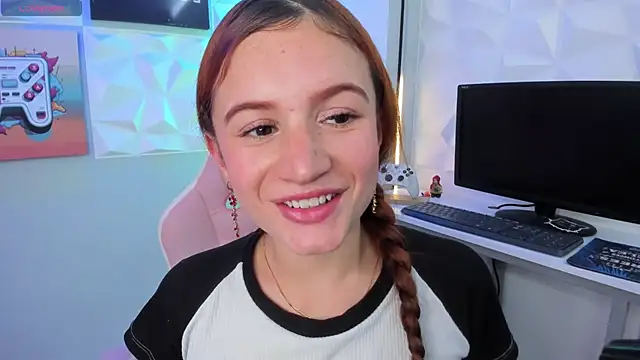 Snapshot of AdelaineBest chatting on 7, 3, 2025 AdelaineBest online show from 7, 3, 2025
