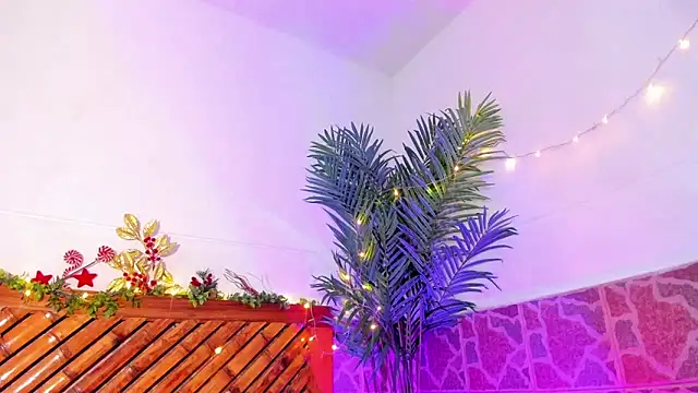 Snapshot of kimberly_Gonzalez1 chatting on 18, 12, 2024 kimberly Gonzalez1 online show from 18, 12, 2024