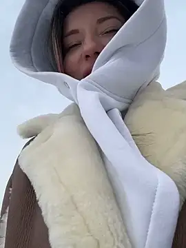 Snapshot of MooonReal chatting on 5, 12, 2024 MooonReal online show from 5, 12, 2024