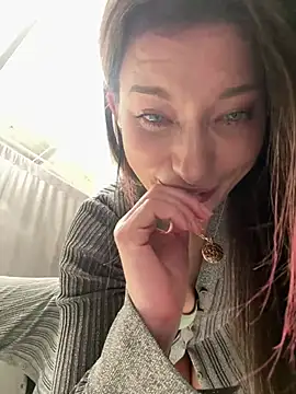 Snapshot of MooonReal chatting on 15, 12, 2024 MooonReal online show from 15, 12, 2024