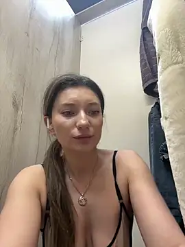 Snapshot of MooonReal chatting on 19, 12, 2024 MooonReal online show from 19, 12, 2024