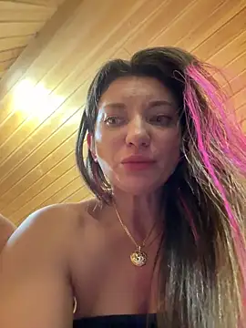 Snapshot of MooonReal chatting on 2, 1, 2025 MooonReal online show from 2, 1, 2025