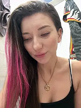 Snapshot of MooonReal chatting on 3, 1, 2025 MooonReal online show from 3, 1, 2025