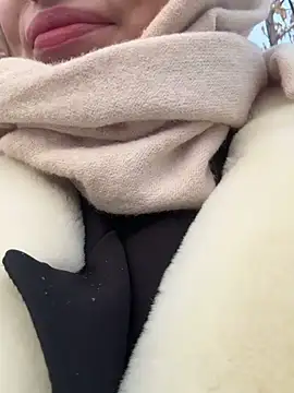 Snapshot of MooonReal chatting on 19, 1, 2025 MooonReal online show from 19, 1, 2025