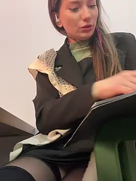 Snapshot of MooonReal chatting on 19, 1, 2025 MooonReal online show from 19, 1, 2025