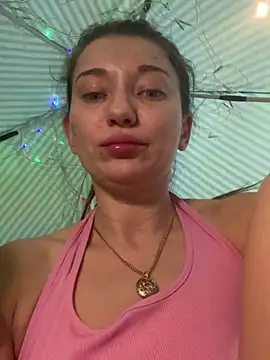 Snapshot of MooonReal chatting on 8, 2, 2025 MooonReal online show from 8, 2, 2025