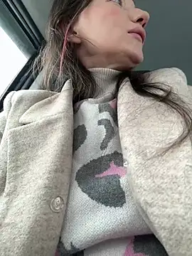 Snapshot of MooonReal chatting on 7, 3, 2025 MooonReal online show from 7, 3, 2025