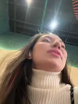 Snapshot of MooonReal chatting on 11, 3, 2025 MooonReal online show from 11, 3, 2025