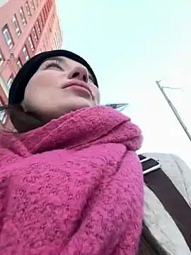 Snapshot of MooonReal chatting on 12, 3, 2025 MooonReal online show from 12, 3, 2025