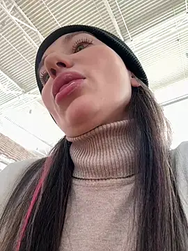 Snapshot of MooonReal chatting on 14, 3, 2025 MooonReal online show from 14, 3, 2025