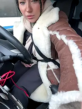 Snapshot of MooonReal chatting on 21, 11, 2025 MooonReal online show from 21, 11, 2025