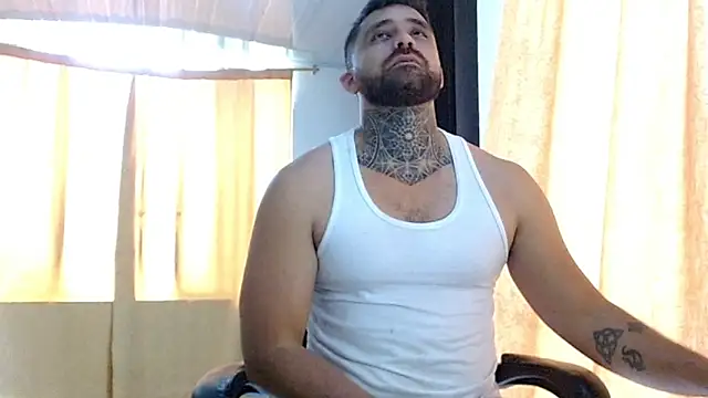 Snapshot of aronmiller404 chatting on 5, 3, 2026 aronmiller404 online show from 5, 3, 2026