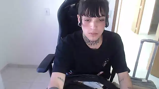 Snapshot of charlotbelucci_ chatting on 1, 10, 2025 charlotbelucci online show from 1, 10, 2025