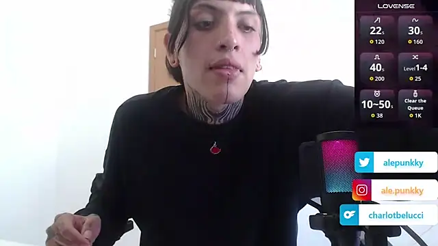 Snapshot of charlotbelucci_ chatting on 3, 10, 2025 charlotbelucci online show from 3, 10, 2025