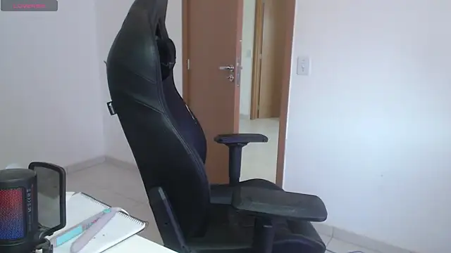 Snapshot of charlotbelucci_ chatting on 7, 10, 2025 charlotbelucci online show from 7, 10, 2025