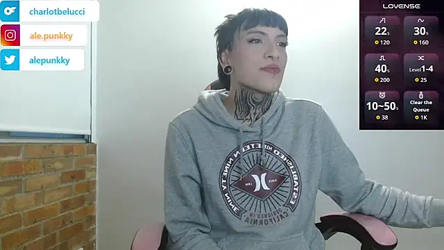 Snapshot of charlotbelucci_ chatting on 30, 10, 2025 charlotbelucci online show from 30, 10, 2025