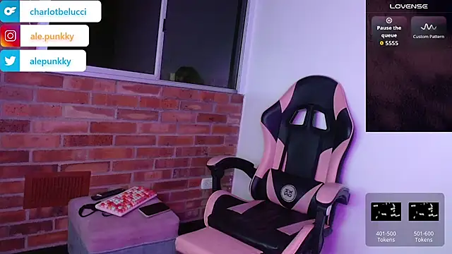 Snapshot of charlotbelucci_ chatting on 11, 11, 2025 charlotbelucci online show from 11, 11, 2025