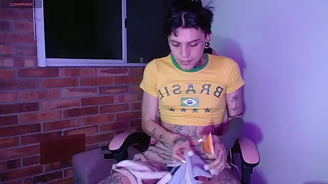 Snapshot of charlotbelucci_ chatting on 12, 11, 2025 charlotbelucci online show from 12, 11, 2025