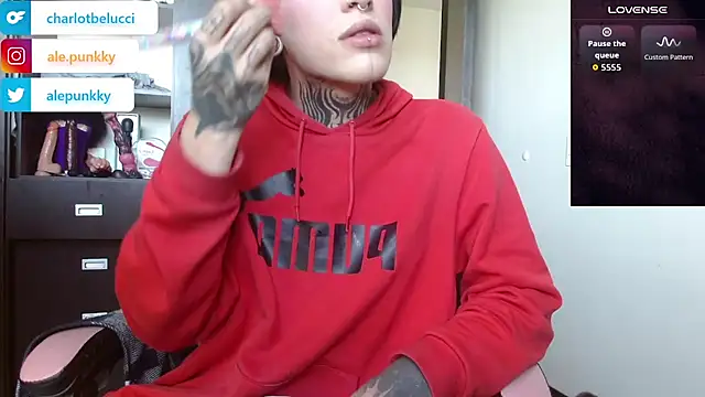 Snapshot of charlotbelucci_ chatting on 19, 11, 2025 charlotbelucci online show from 19, 11, 2025