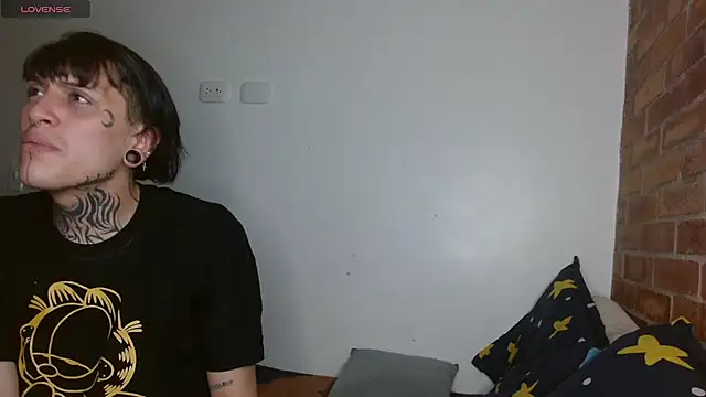 Snapshot of charlotbelucci_ chatting on 18, 12, 2025 charlotbelucci online show from 18, 12, 2025