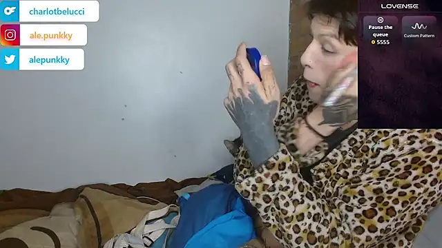 Snapshot of charlotbelucci_ chatting on 23, 12, 2025 charlotbelucci online show from 23, 12, 2025