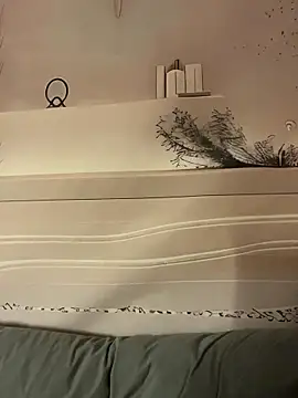 Eliza-E online show from 12, 1, 2026