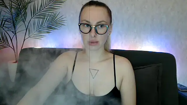 Snapshot of _Leslyy_Solo_1 chatting on 7, 10, 2025 Leslyy Solo 1 online show from 7, 10, 2025