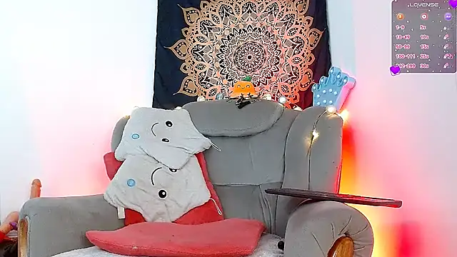 Snapshot of tevenwhiite chatting on 5, 2, 2025 tevenwhiite online show from 5, 2, 2025