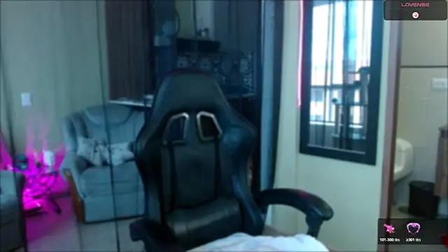 Snapshot of tevenwhiite chatting on 16, 11, 2025 tevenwhiite online show from 16, 11, 2025